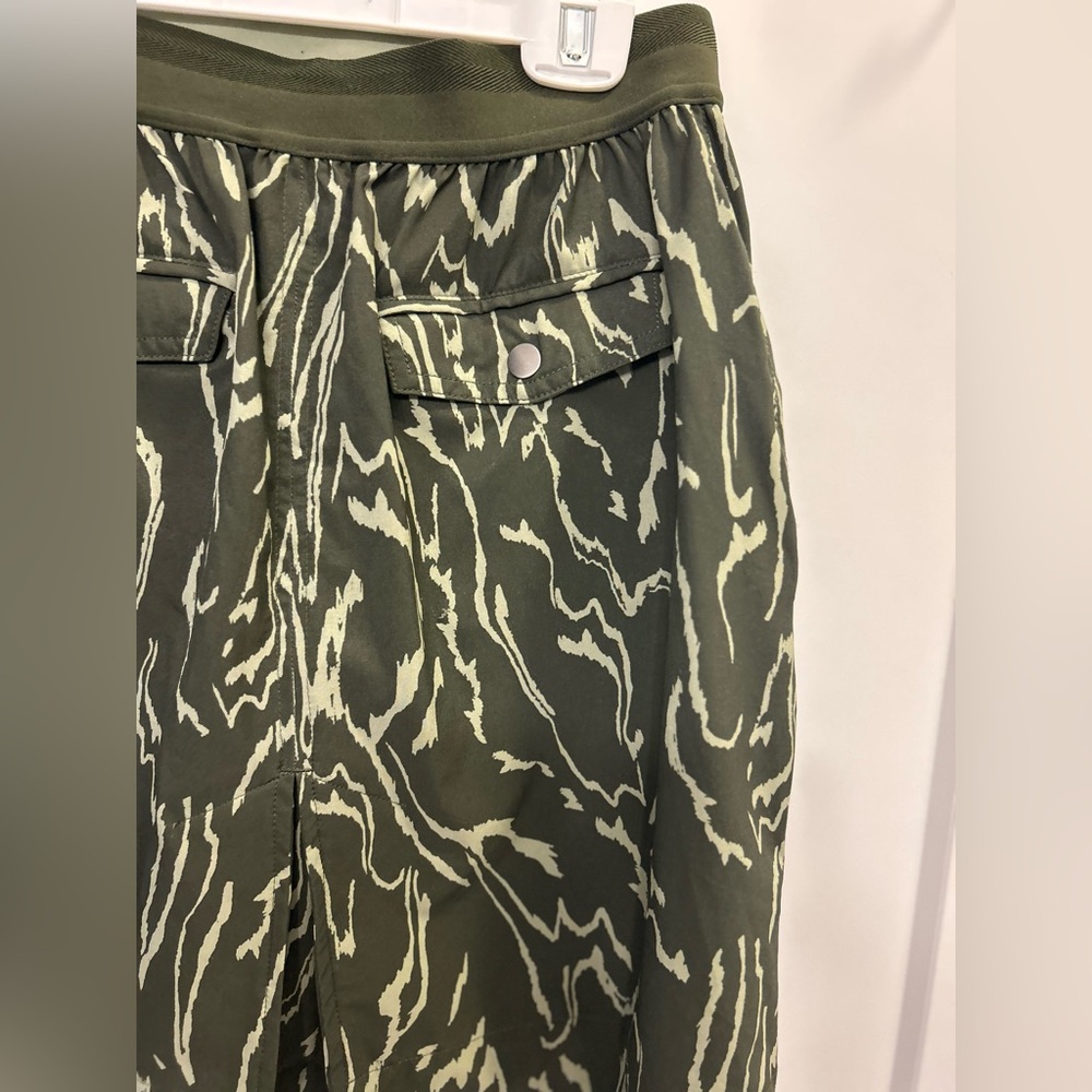 Like New Athleta Vienna Cargo Skort in Voyage Eucalyptus Olive Green - Picture 7 of 9